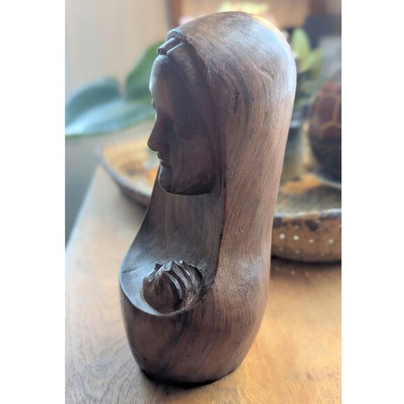 Hand-Carved Wooden Mother & Child Sculpture – Vintage Religious Art Home Decor - Picture 4 of 9